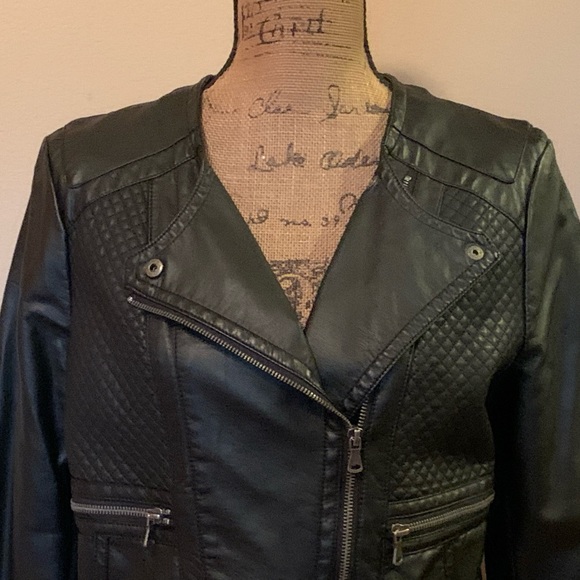 Chic petite jacket-Never worn! - Picture 3 of 4